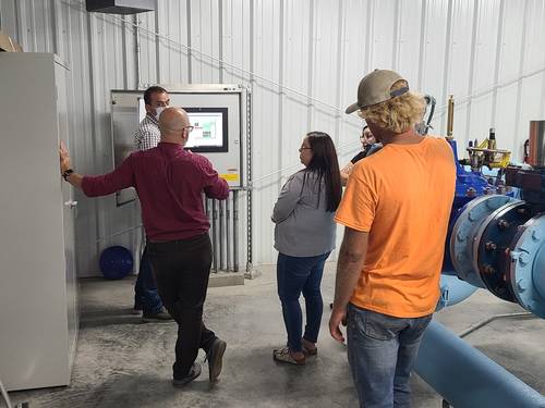 PLANT OPERATOR EXPLAINING NEW EQUIPMENT TO STAFF